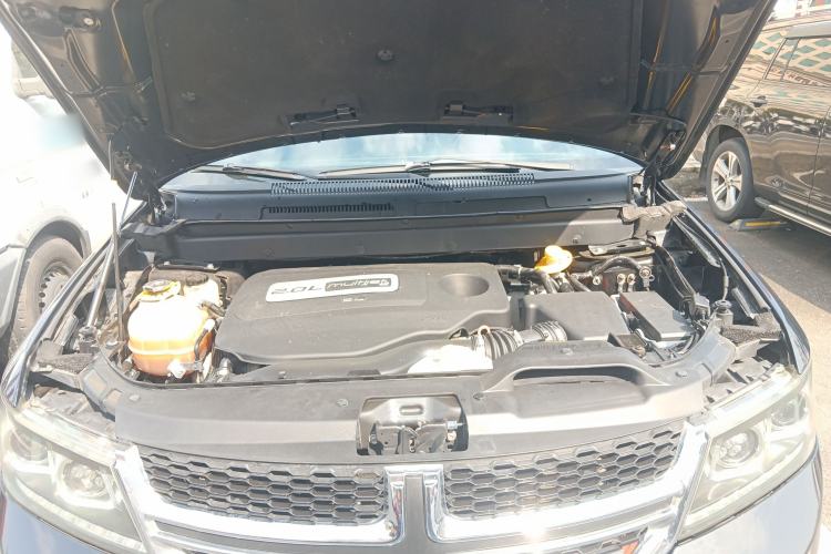 Used Dodge Journey 2015 2.0TD Four-Wheel Drive Luxury Edition Engine Bay