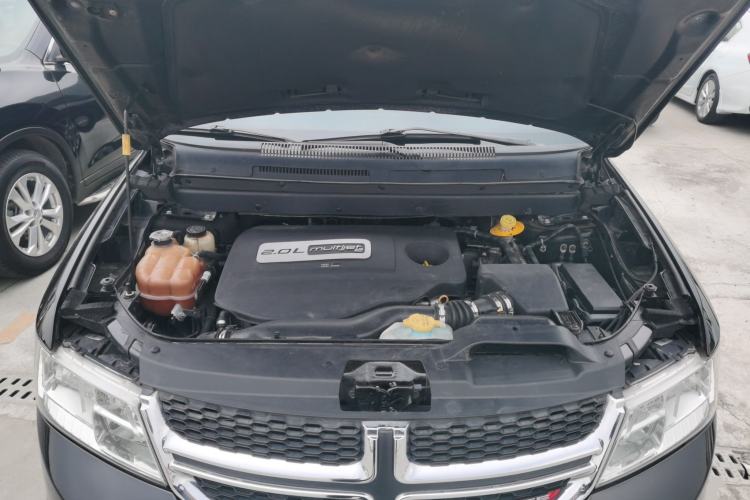 Used Dodge Journey 2015 2.0TD Four-Wheel Drive Luxury Edition Engine Bay
