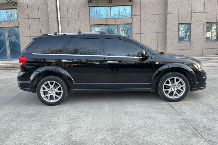 Used Dodge Journey 2015 2.0TD Four-Wheel Drive Luxury Edition Exterior 2
