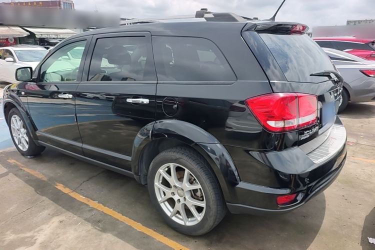 Used Dodge Journey 2015 2.0TD Four-Wheel Drive Luxury Edition Exterior 2