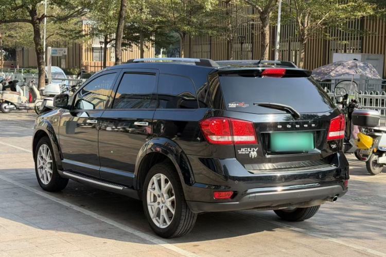 Used Dodge Journey 2015 2.0TD Four-Wheel Drive Luxury Edition Exterior 2