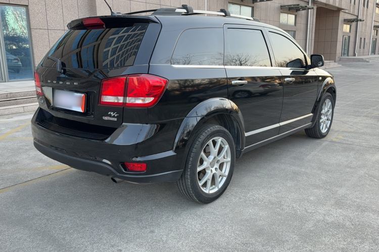 Used Dodge Journey 2015 2.0TD Four-Wheel Drive Luxury Edition Exterior 3
