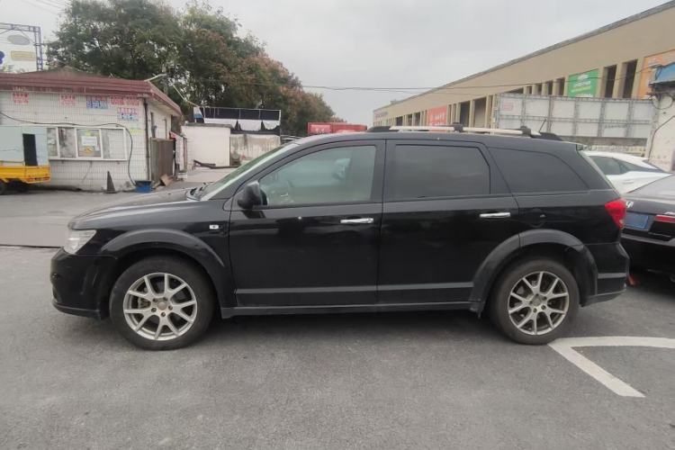 Used Dodge Journey 2015 2.0TD Four-Wheel Drive Luxury Edition Exterior 3