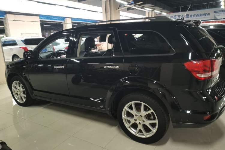 Used Dodge Journey 2015 2.0TD Four-Wheel Drive Luxury Edition Exterior 3