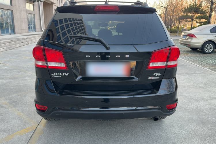 Used Dodge Journey 2015 2.0TD Four-Wheel Drive Luxury Edition Exterior 4