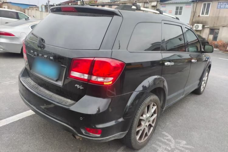 Used Dodge Journey 2015 2.0TD Four-Wheel Drive Luxury Edition Exterior 4