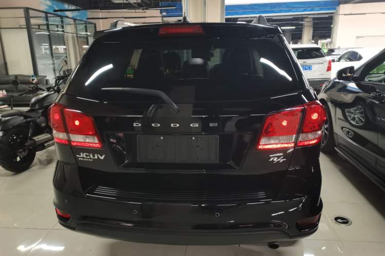 Used Dodge Journey 2015 2.0TD Four-Wheel Drive Luxury Edition Exterior 4