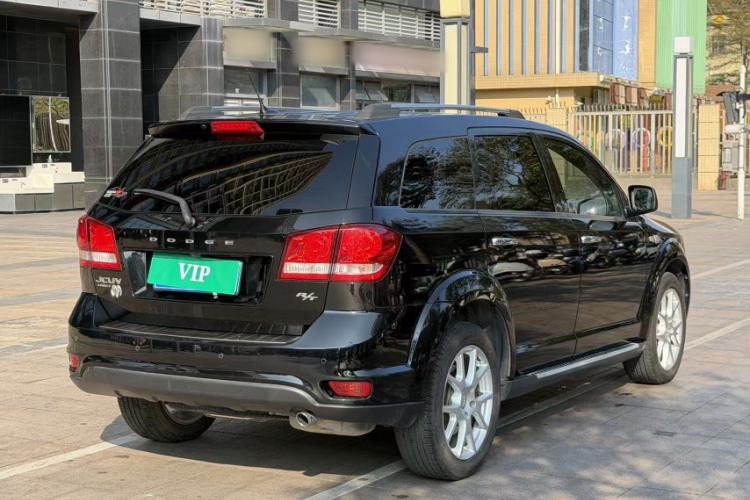 Used Dodge Journey 2015 2.0TD Four-Wheel Drive Luxury Edition Exterior 4