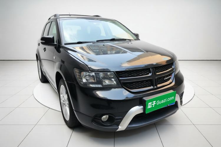 Used Dodge Journey 2015 2.0TD Four-Wheel Drive Luxury Edition Front Right 45 Deg