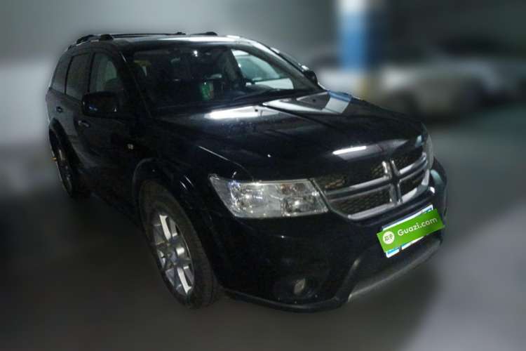 Used Dodge Journey 2015 2.0TD Four-Wheel Drive Luxury Edition Front Right 45 Deg