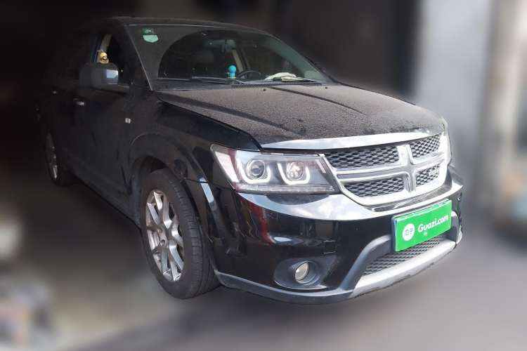 Used Dodge Journey 2015 2.0TD Four-Wheel Drive Luxury Edition Front Right 45 Deg