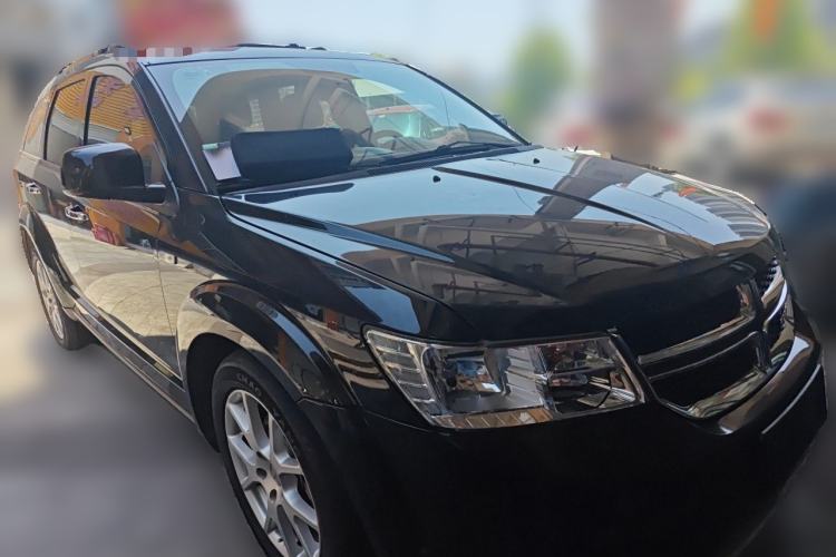 Used Dodge Journey 2015 2.0TD Four-Wheel Drive Luxury Edition Front Right 45 Deg