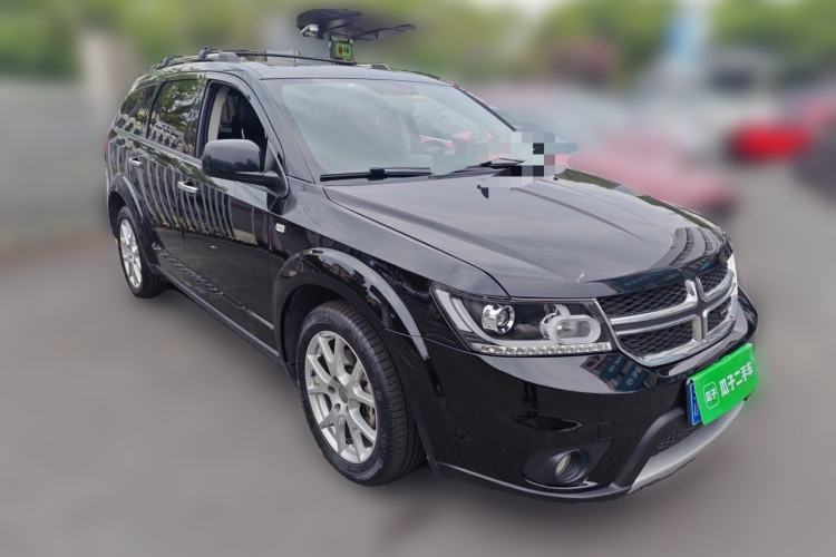 Used Dodge Journey 2015 2.0TD Four-Wheel Drive Luxury Edition Front Right 45 Deg