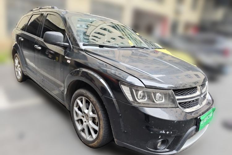 Used Dodge Journey 2015 2.0TD Four-Wheel Drive Luxury Edition Front Right 45 Deg