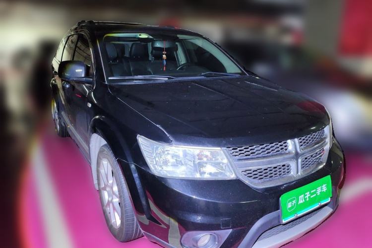 Used Dodge Journey 2015 2.0TD Four-Wheel Drive Luxury Edition Front Right 45 Deg