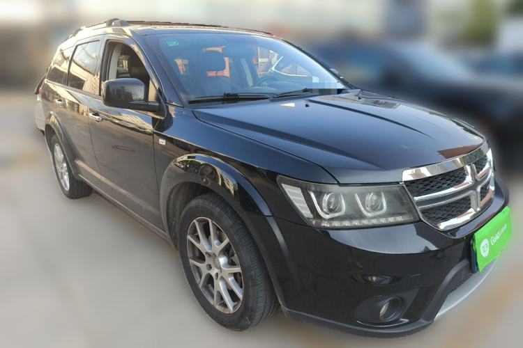 Used Dodge Journey 2015 2.0TD Four-Wheel Drive Luxury Edition Front Right 45 Deg