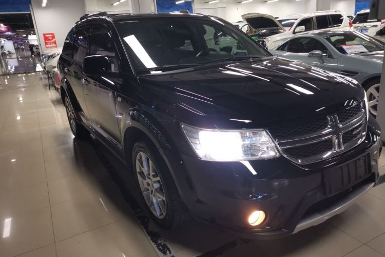 Used Dodge Journey 2015 2.0TD Four-Wheel Drive Luxury Edition Front Right 45 Deg