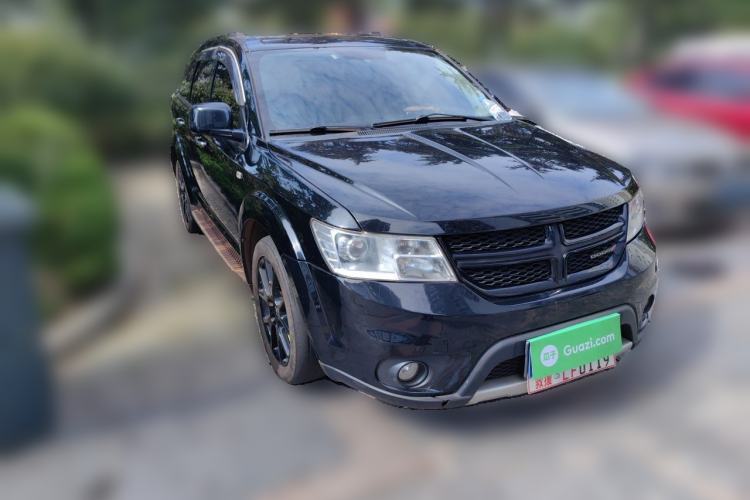 Used Dodge Journey 2015 2.0TD Four-Wheel Drive Luxury Edition Front Right 45 Deg