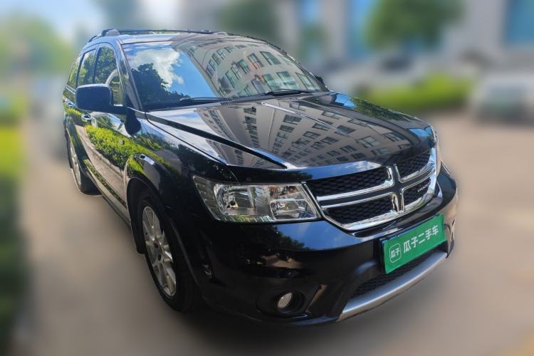 Used Dodge Journey 2015 2.0TD Four-Wheel Drive Luxury Edition Front Right 45 Deg