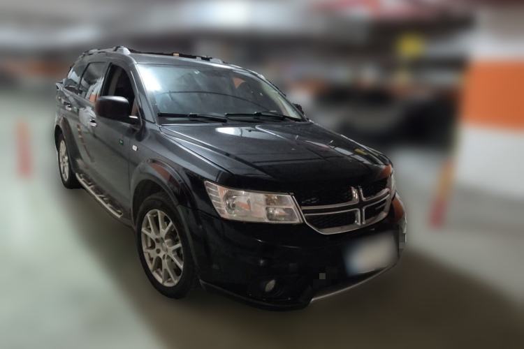 Used Dodge Journey 2015 2.0TD Four-Wheel Drive Luxury Edition Front Right 45 Deg