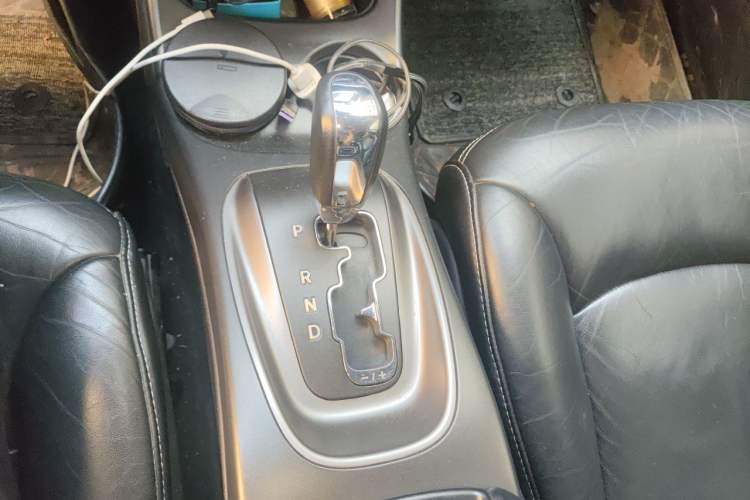 Used Dodge Journey 2015 2.0TD Four-Wheel Drive Luxury Edition Gear Lever