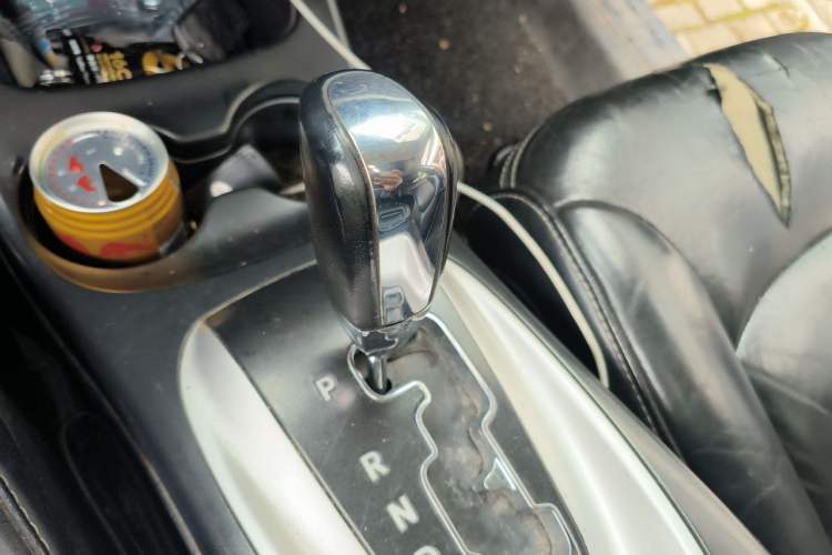 Used Dodge Journey 2015 2.0TD Four-Wheel Drive Luxury Edition Gear Lever