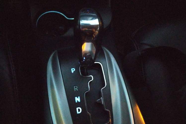 Used Dodge Journey 2015 2.0TD Four-Wheel Drive Luxury Edition Gear Lever