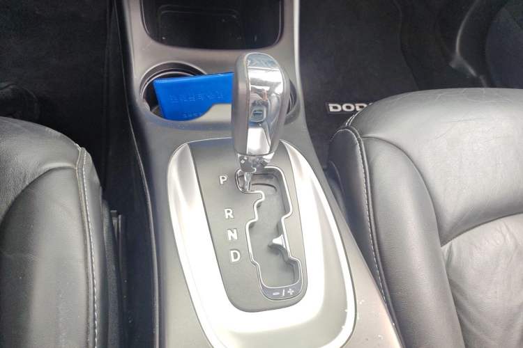 Used Dodge Journey 2015 2.0TD Four-Wheel Drive Luxury Edition Gear Lever