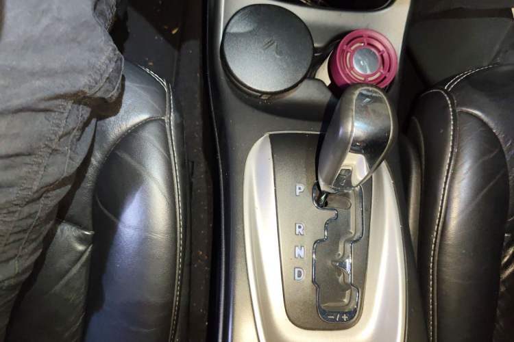 Used Dodge Journey 2015 2.0TD Four-Wheel Drive Luxury Edition Gear Lever