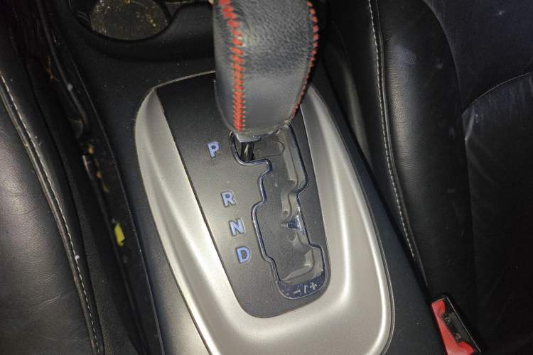 Used Dodge Journey 2015 2.0TD Four-Wheel Drive Luxury Edition Gear Lever