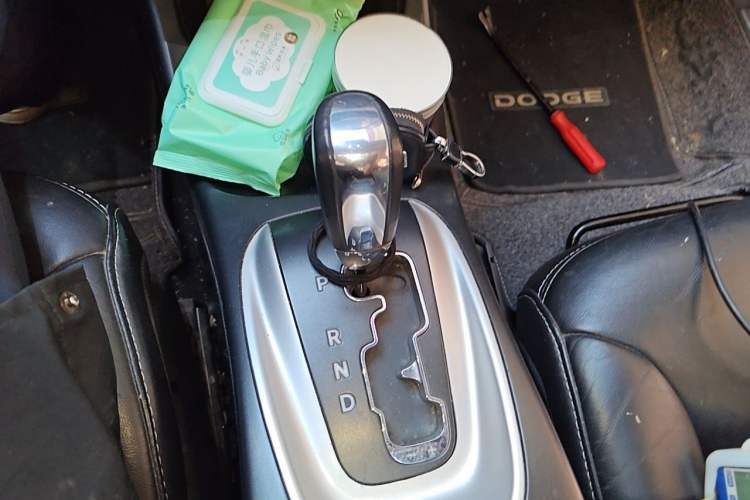 Used Dodge Journey 2015 2.0TD Four-Wheel Drive Luxury Edition Gear Lever