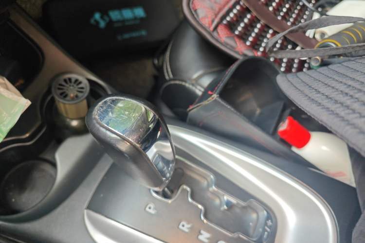 Used Dodge Journey 2015 2.0TD Four-Wheel Drive Luxury Edition Gear Lever