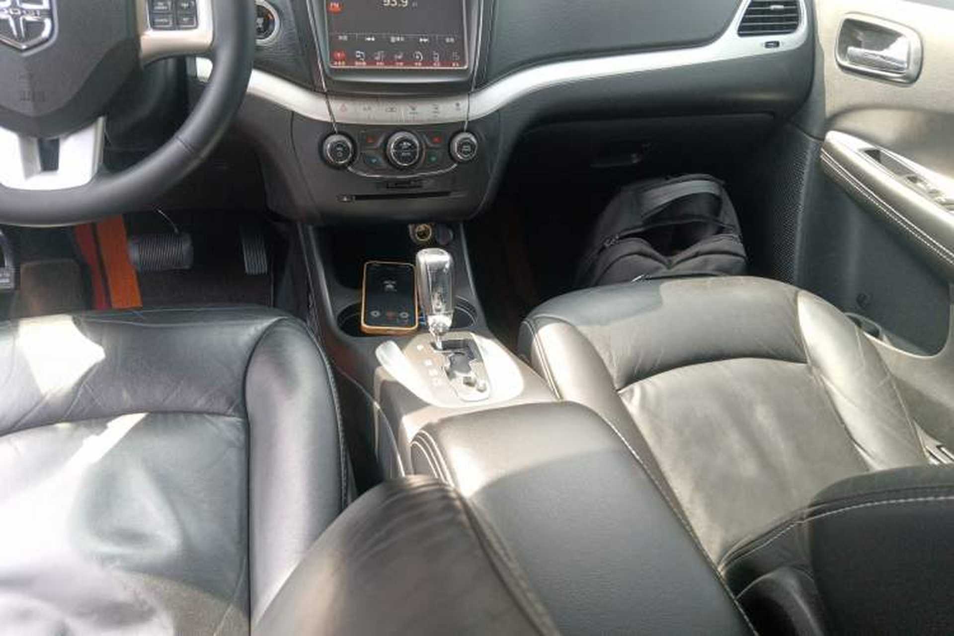 Used Dodge Journey 2015 2.0TD Four-Wheel Drive Luxury Edition Gear Lever
