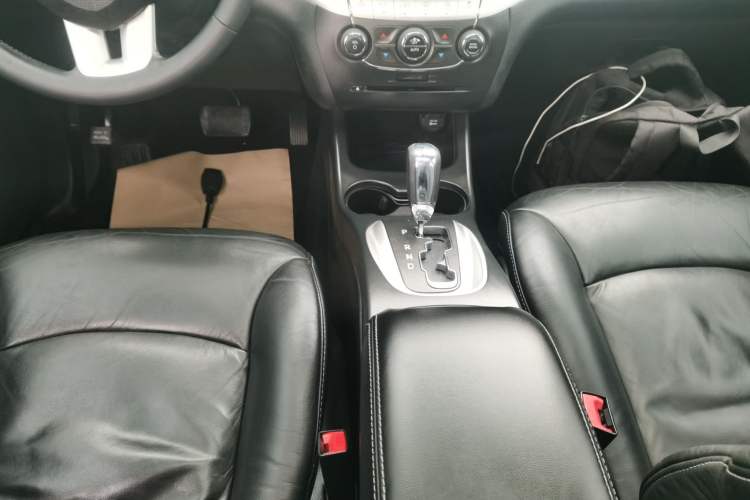 Used Dodge Journey 2015 2.0TD Four-Wheel Drive Luxury Edition Gear Lever