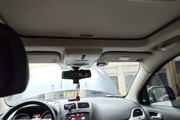 Used Dodge Journey 2015 2.0TD Four-Wheel Drive Luxury Edition Headliner