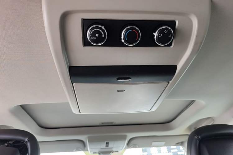 Used Dodge Journey 2015 2.0TD Four-Wheel Drive Luxury Edition Headliner