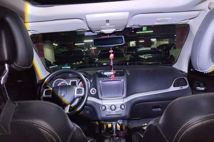Used Dodge Journey 2015 2.0TD Four-Wheel Drive Luxury Edition Headliner