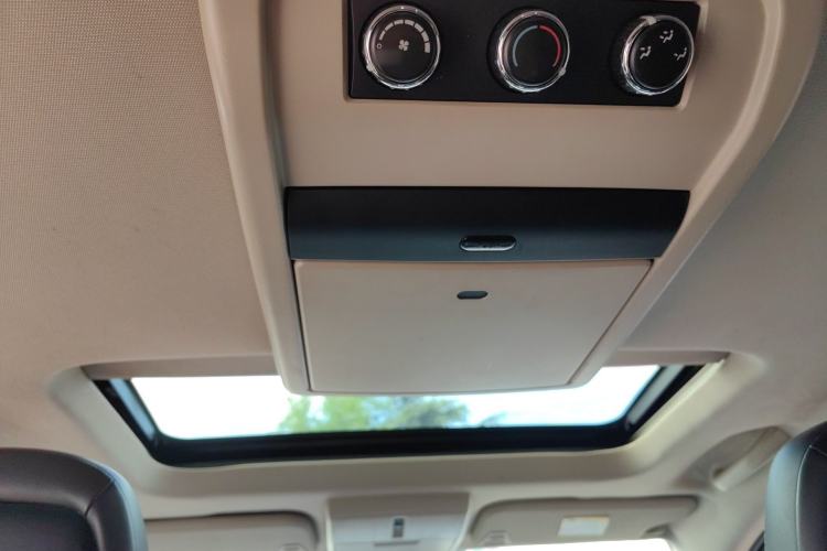 Used Dodge Journey 2015 2.0TD Four-Wheel Drive Luxury Edition Headliner