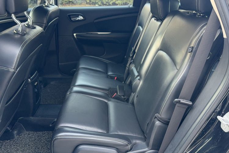 Used Dodge Journey 2015 2.0TD Four-Wheel Drive Luxury Edition Interior 1