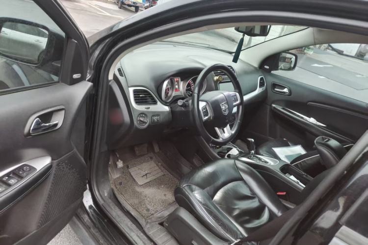 Used Dodge Journey 2015 2.0TD Four-Wheel Drive Luxury Edition Interior 1