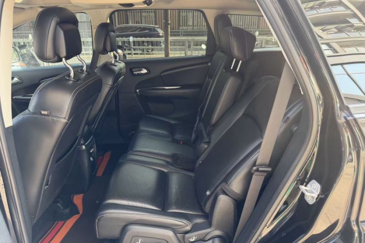 Used Dodge Journey 2015 2.0TD Four-Wheel Drive Luxury Edition Interior 1