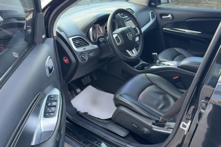 Used Dodge Journey 2015 2.0TD Four-Wheel Drive Luxury Edition Interior 2