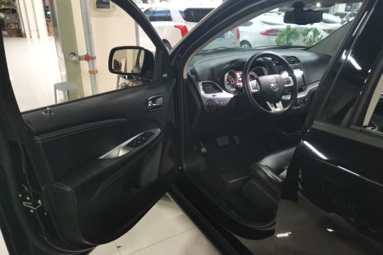 Used Dodge Journey 2015 2.0TD Four-Wheel Drive Luxury Edition Interior 3