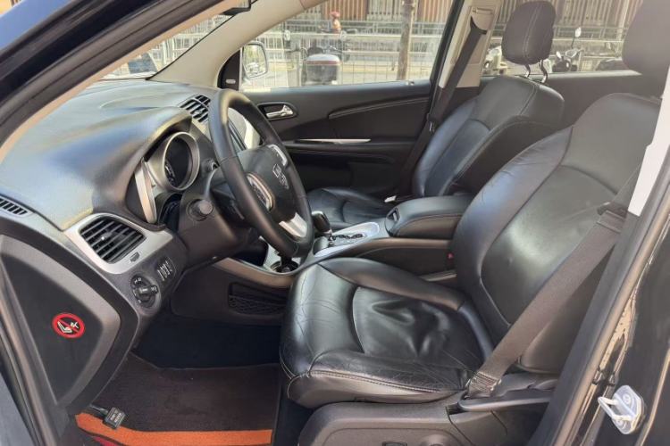Used Dodge Journey 2015 2.0TD Four-Wheel Drive Luxury Edition Interior 3