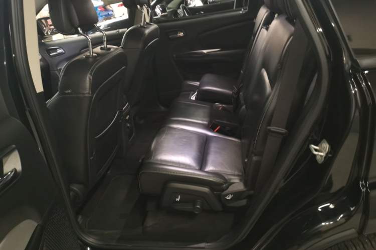 Used Dodge Journey 2015 2.0TD Four-Wheel Drive Luxury Edition Interior 4