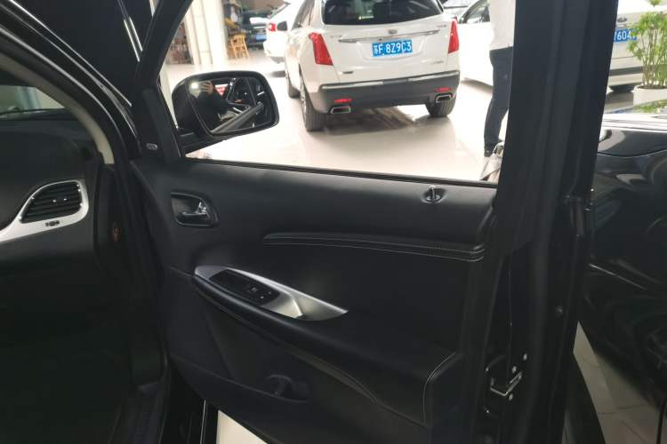 Used Dodge Journey 2015 2.0TD Four-Wheel Drive Luxury Edition Interior 5