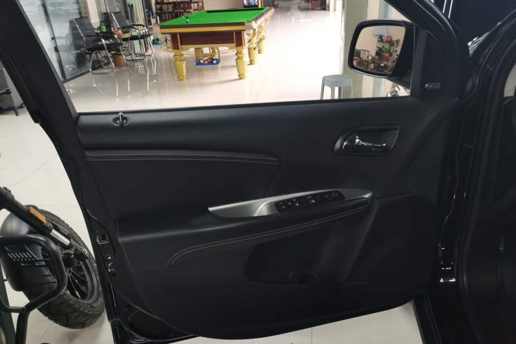 Used Dodge Journey 2015 2.0TD Four-Wheel Drive Luxury Edition Interior 7