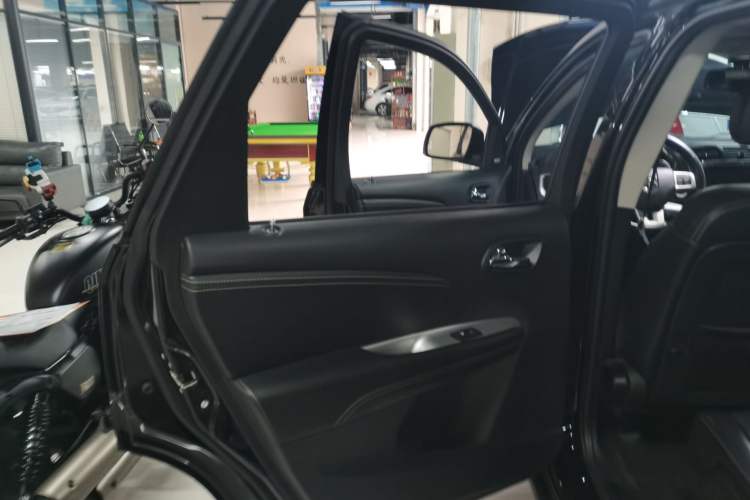 Used Dodge Journey 2015 2.0TD Four-Wheel Drive Luxury Edition Interior 8
