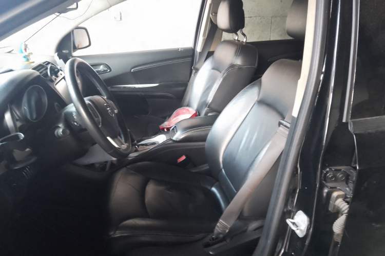 Used Dodge Journey 2015 2.0TD Four-Wheel Drive Luxury Edition Left Front Seat