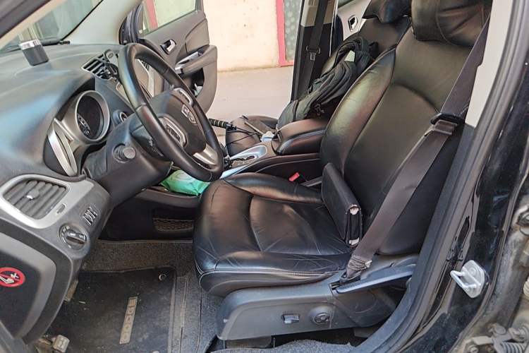 Used Dodge Journey 2015 2.0TD Four-Wheel Drive Luxury Edition Left Front Seat